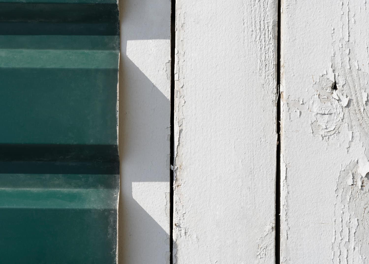 Bubbling siding with peeling paint and visible texture differences, illustrating issues related to summer heat exposure and siding maintenance.